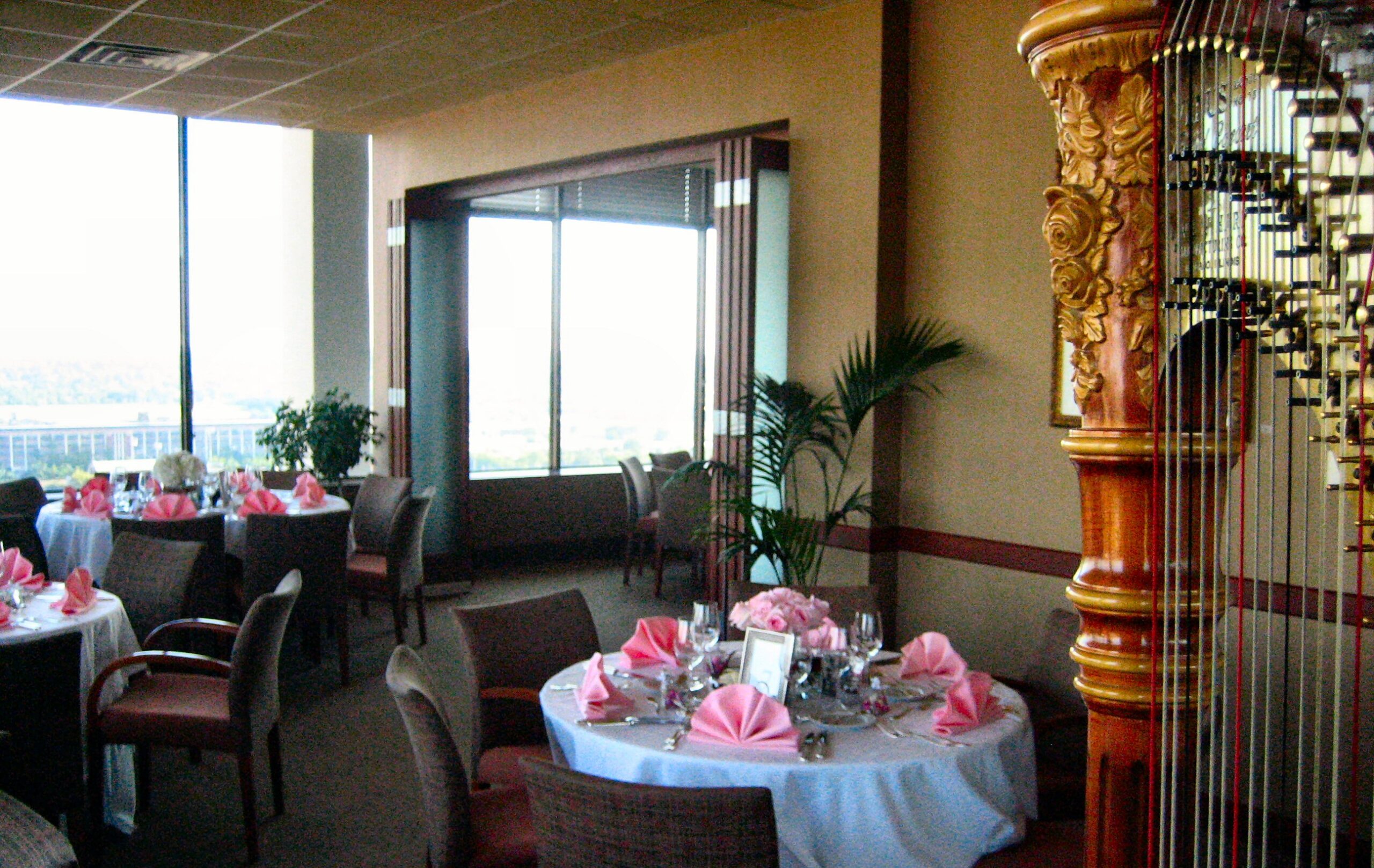 Summit Club - The Classic Harpist