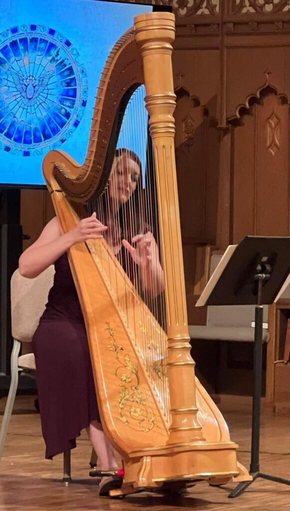 DeValls Bluff AR Harpist